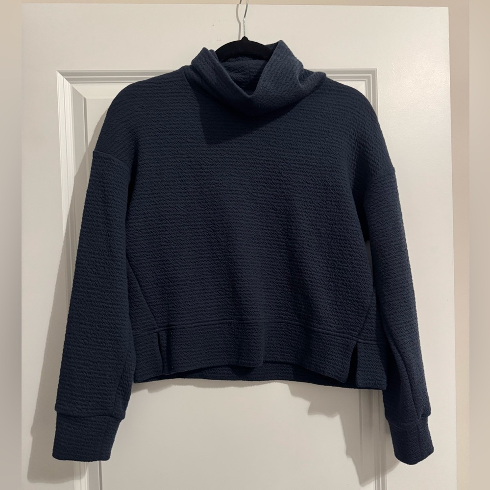 Navy pull over